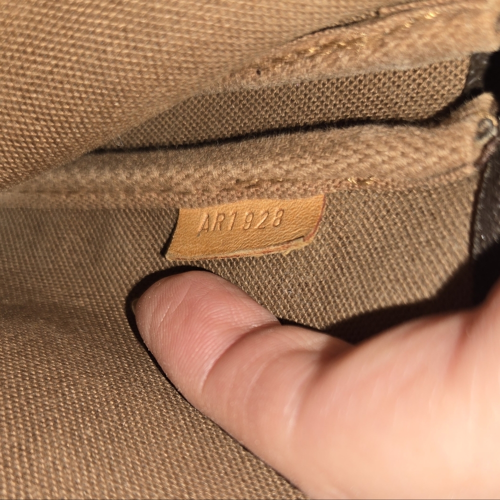 Louis Vuitton Large Pochette With Long Strap! - Picture 14 of 14